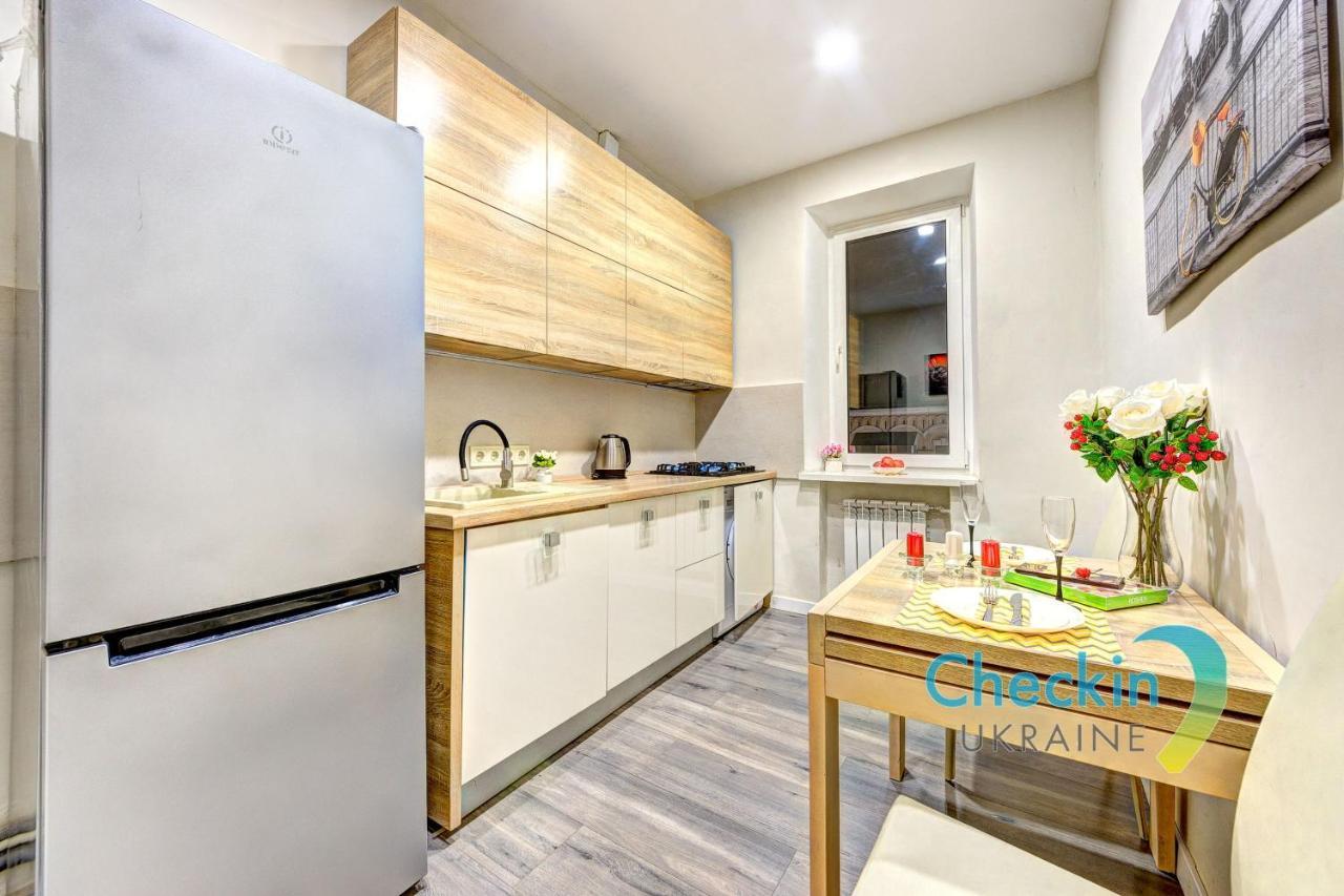 Two-Bedroom Apartment In The Center Near The National Sports Complex “Olympiyskiy” Kiev Exterior foto