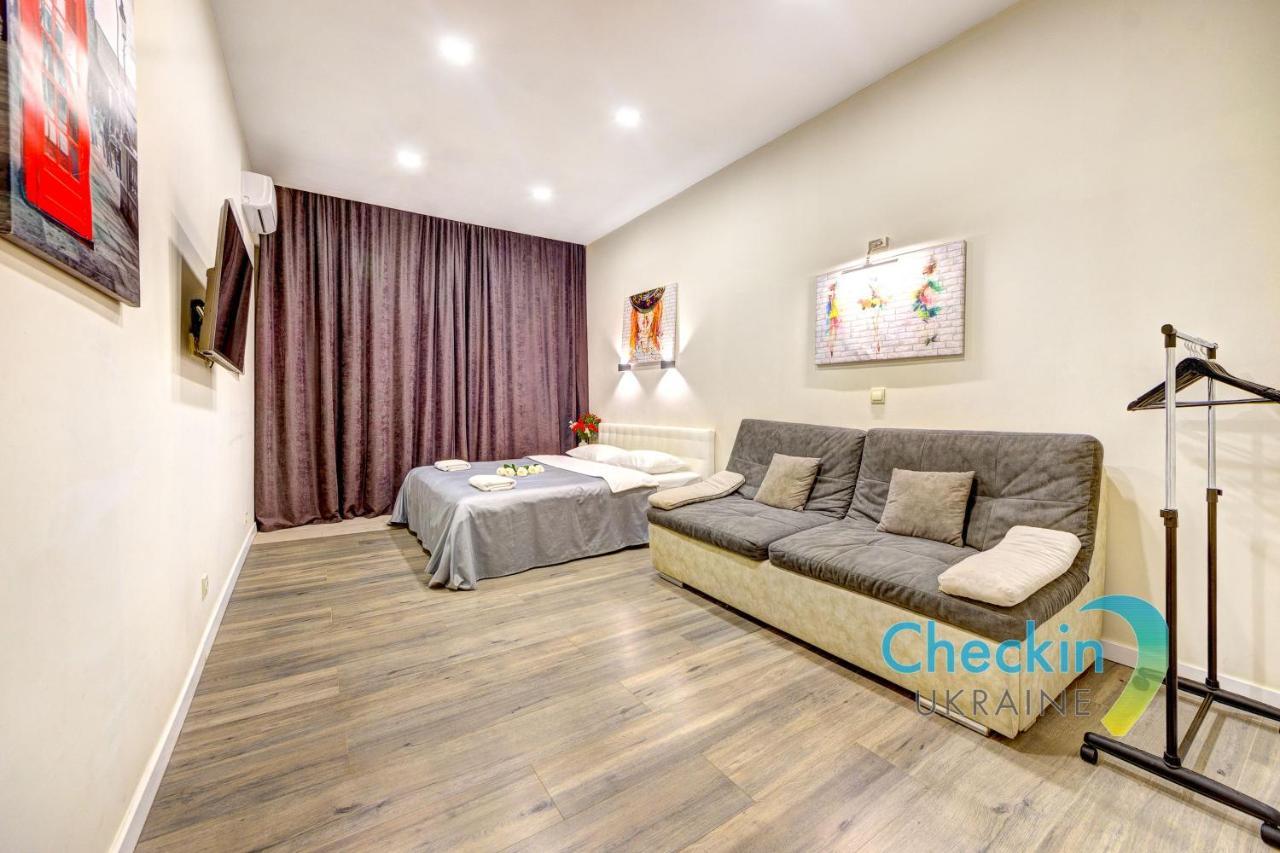 Two-Bedroom Apartment In The Center Near The National Sports Complex “Olympiyskiy” Kiev Exterior foto